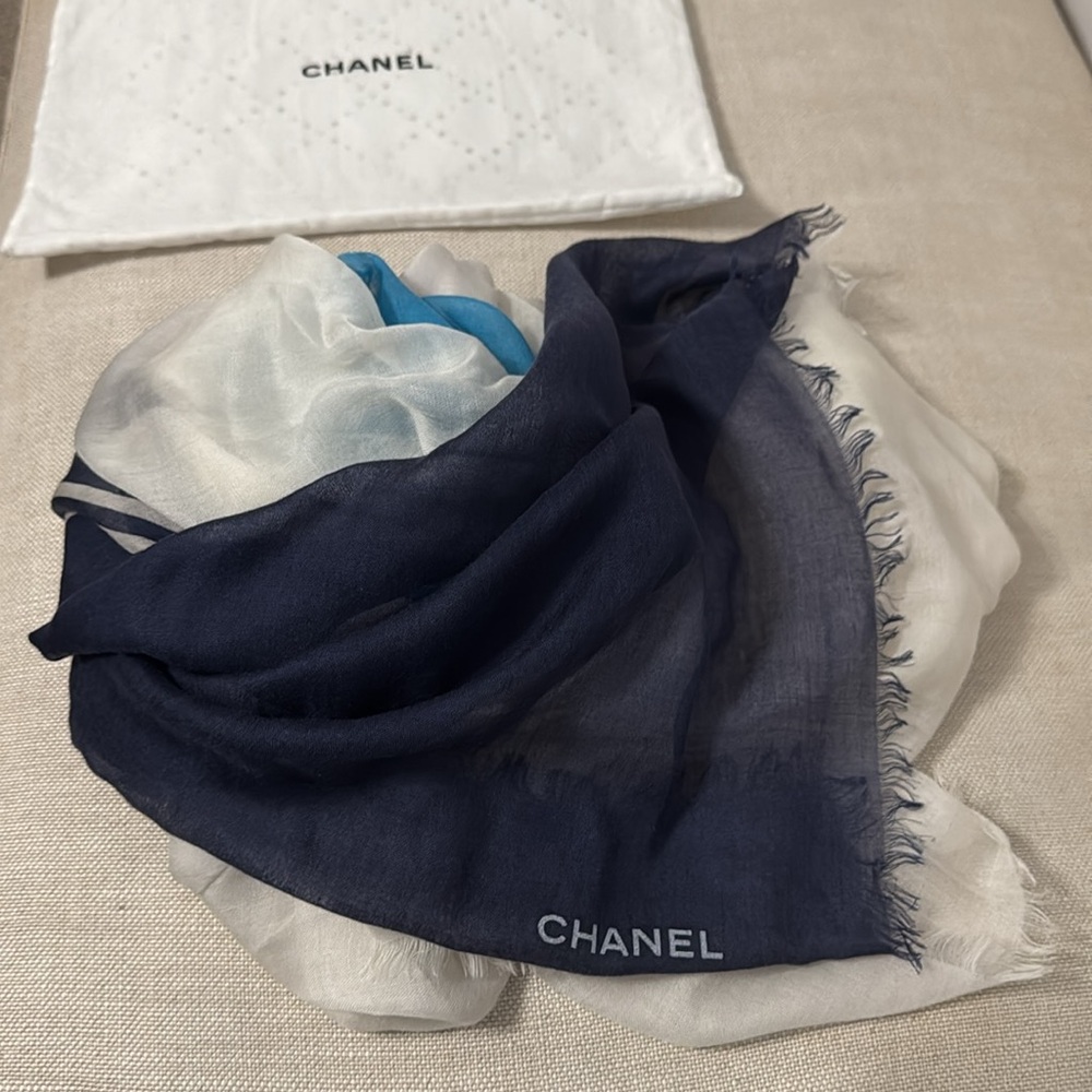 Pre-owned Authentic Chanel Cashmere/Silk scarf/shawl 56in